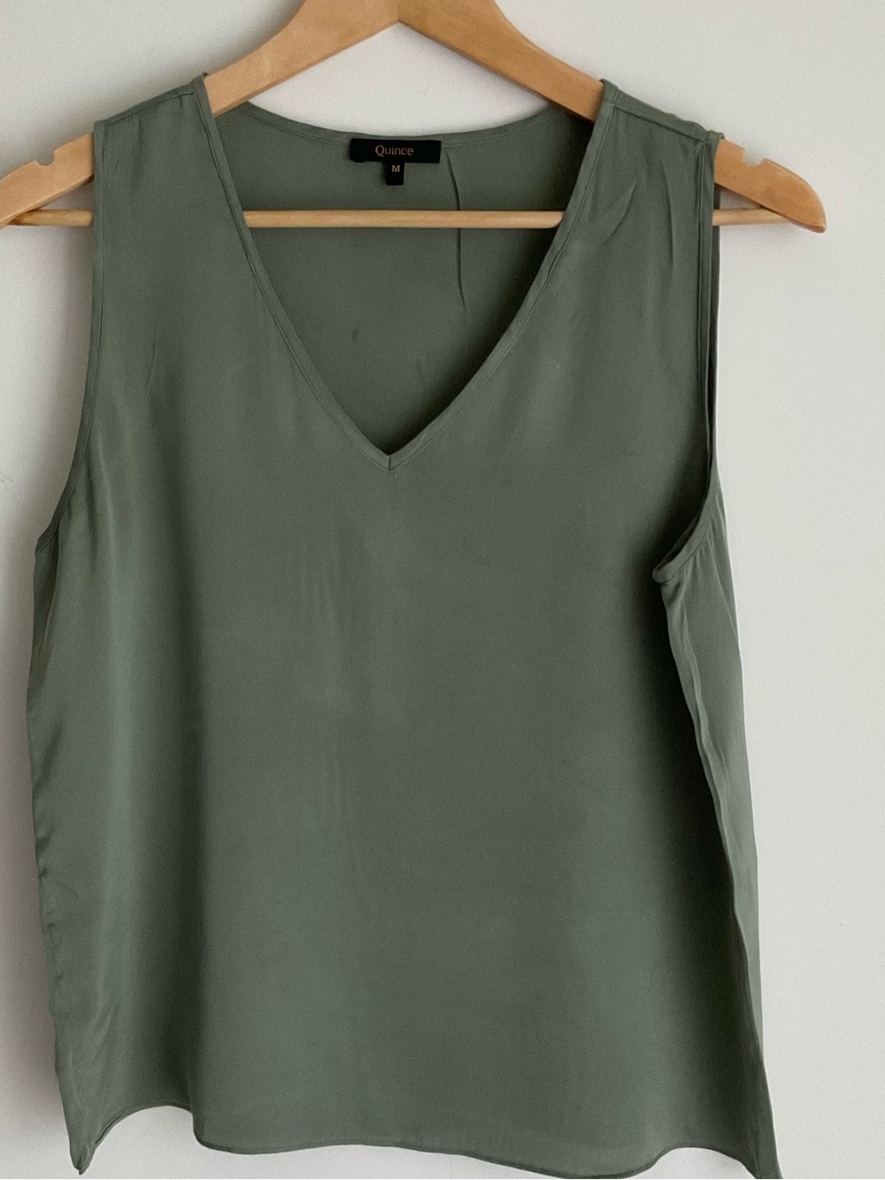 Quince Silk Tank Tee Washable Stretch Moss Green Quiet Luxury Preppy Career